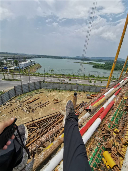 西岗区作业中发生设备损坏或人员意外，责任怎么划分？